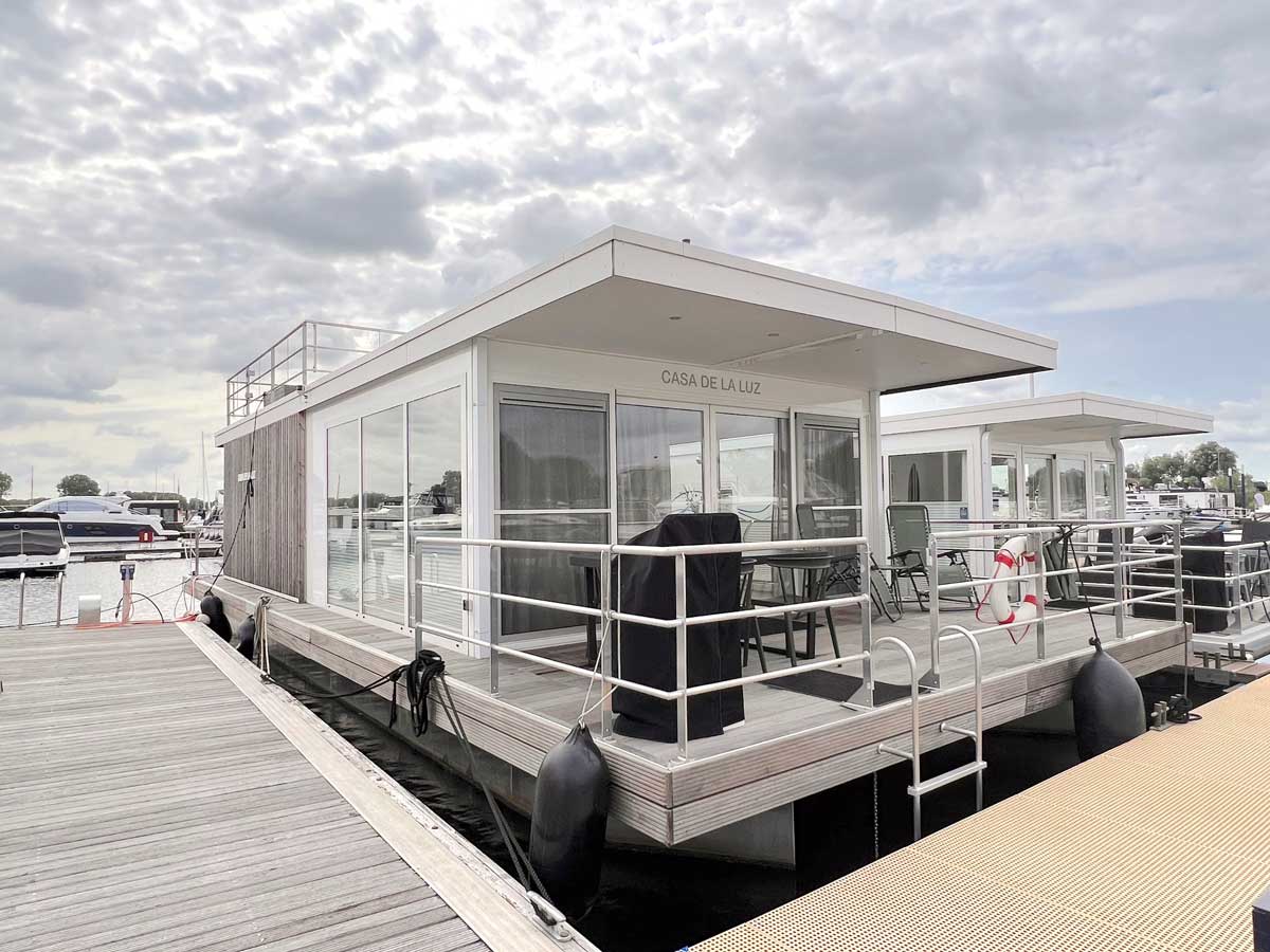 casa_de_la_luz_houseboat